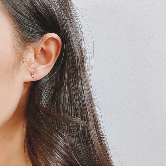 Bar Stud Earrings with Cubic Zirconia - Picture 4 of 5